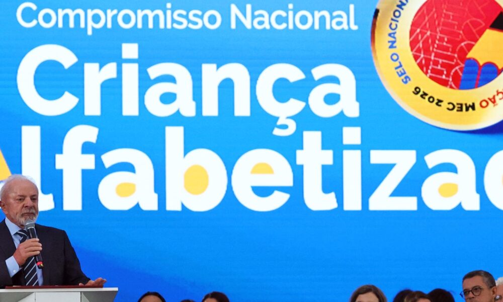 Brasil alcança meta de 66% de crianças alfabetizadas na idade adequada