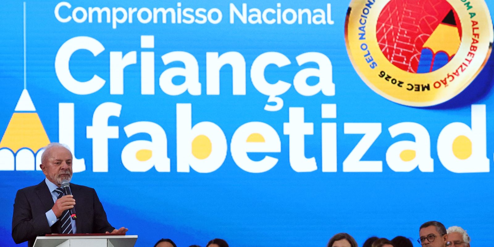 Brasil alcança meta de 66% de crianças alfabetizadas na idade adequada