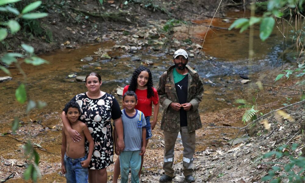 Crianças de comunidade quilombola enfrentam dificuldades para acessar escola em Goiás
