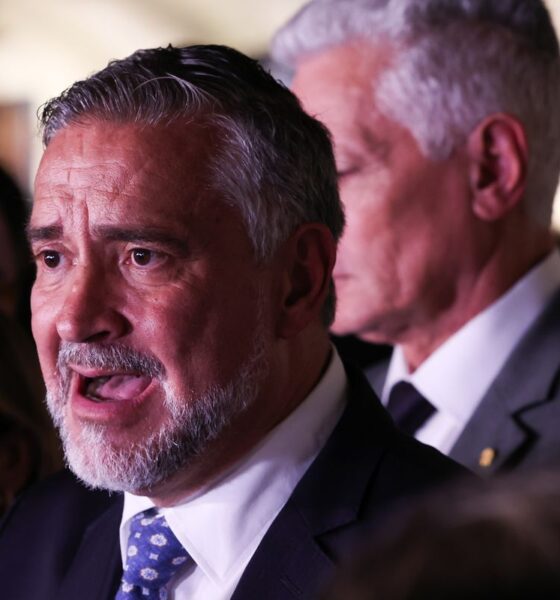 Base do governo pede indiciamento de Bolsonaro na CPMI do INSS