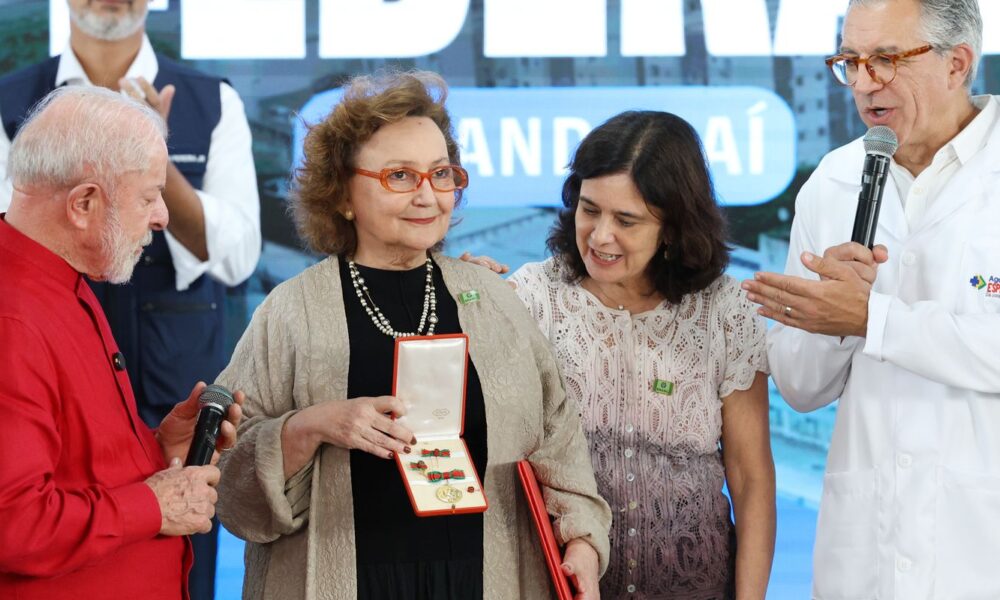 Pesquisadora Margareth Dalcolmo é agraciada com a medalha Oswaldo Cruz