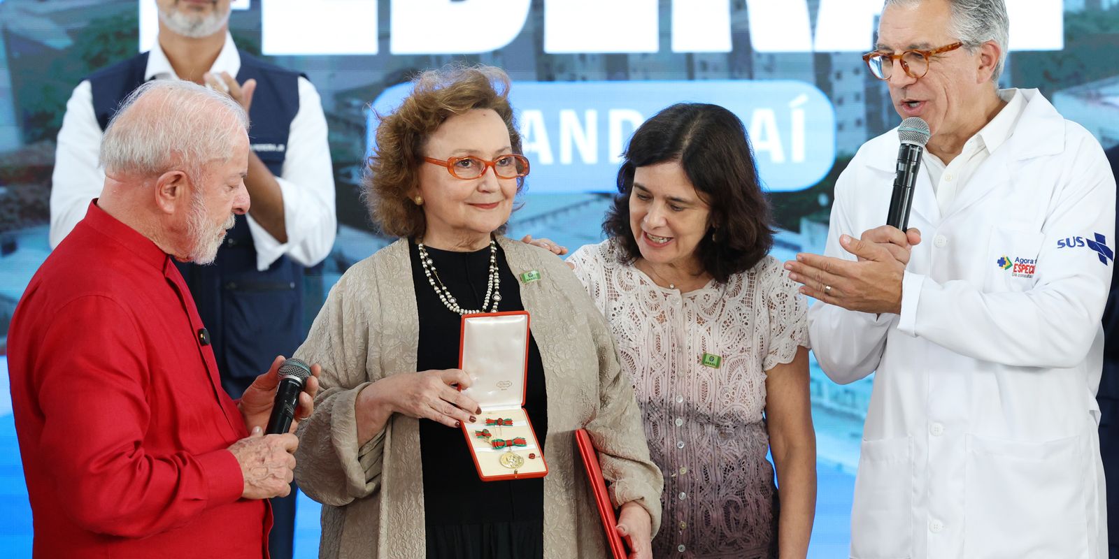 Pesquisadora Margareth Dalcolmo é agraciada com a medalha Oswaldo Cruz