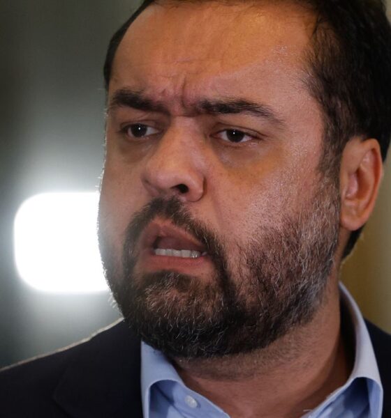 Cláudio Castro renuncia ao governo do Rio de Janeiro e declara que sai de cabeça erguida