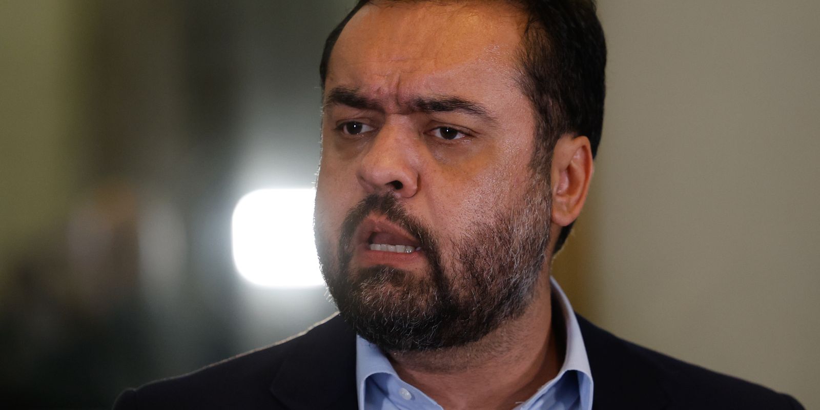 Cláudio Castro renuncia ao governo do Rio de Janeiro e declara que sai de cabeça erguida