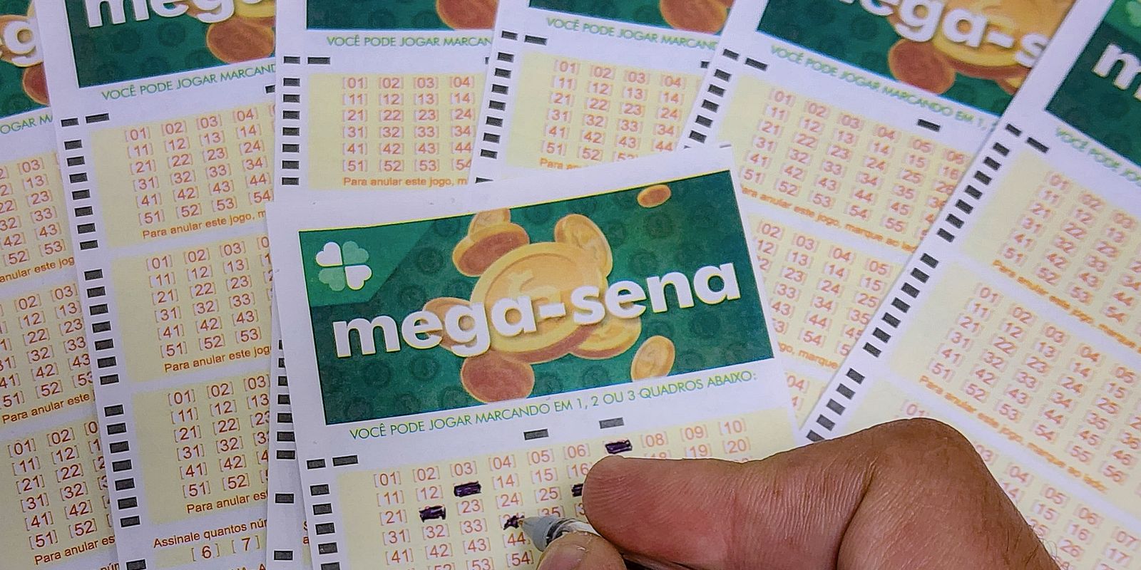 Mega-Sena acumula e prêmio chega a R$ 13 milhões; 23 apostas acertam a quina