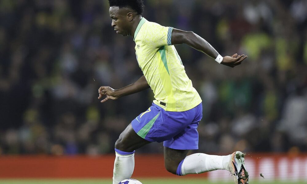 Brasil se prepara para enfrentar a França na fase final antes da Copa do Mundo