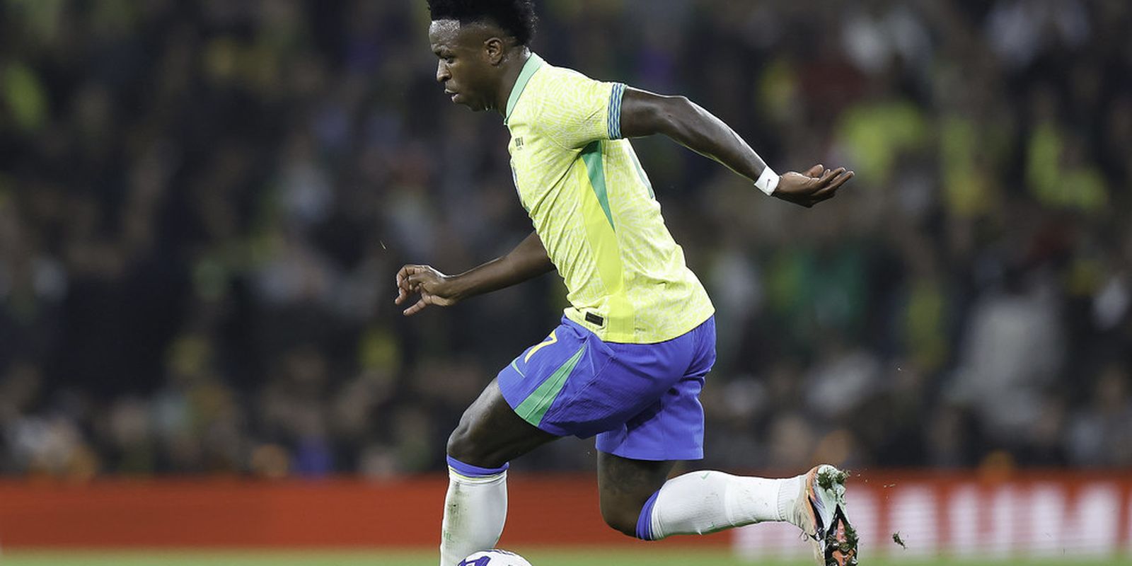 Brasil se prepara para enfrentar a França na fase final antes da Copa do Mundo