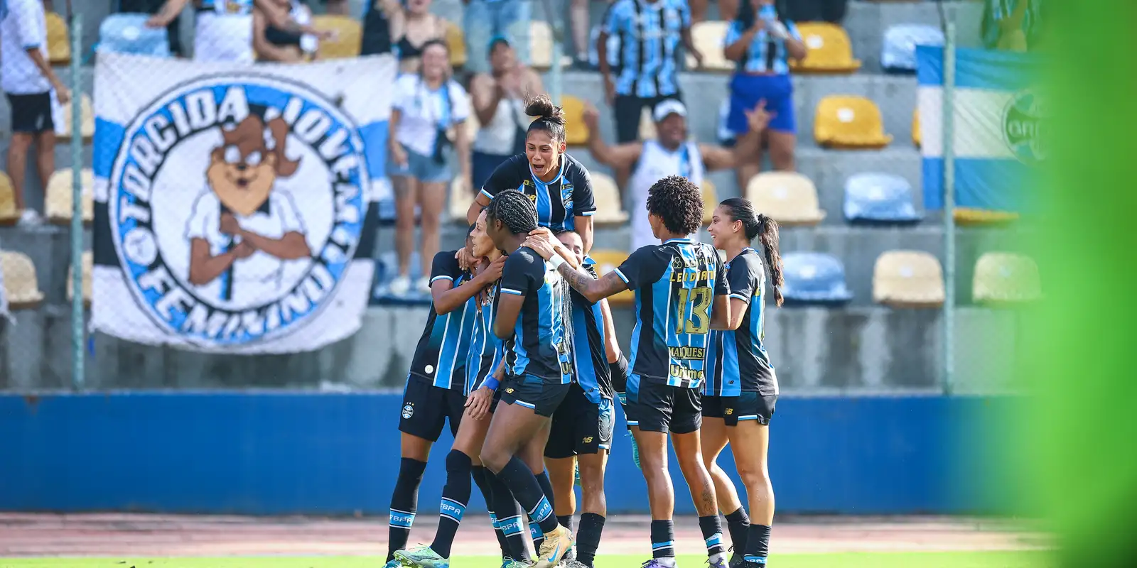 Grêmio vence Internacional por 2 a 1 no Campeonato Brasileiro Feminino