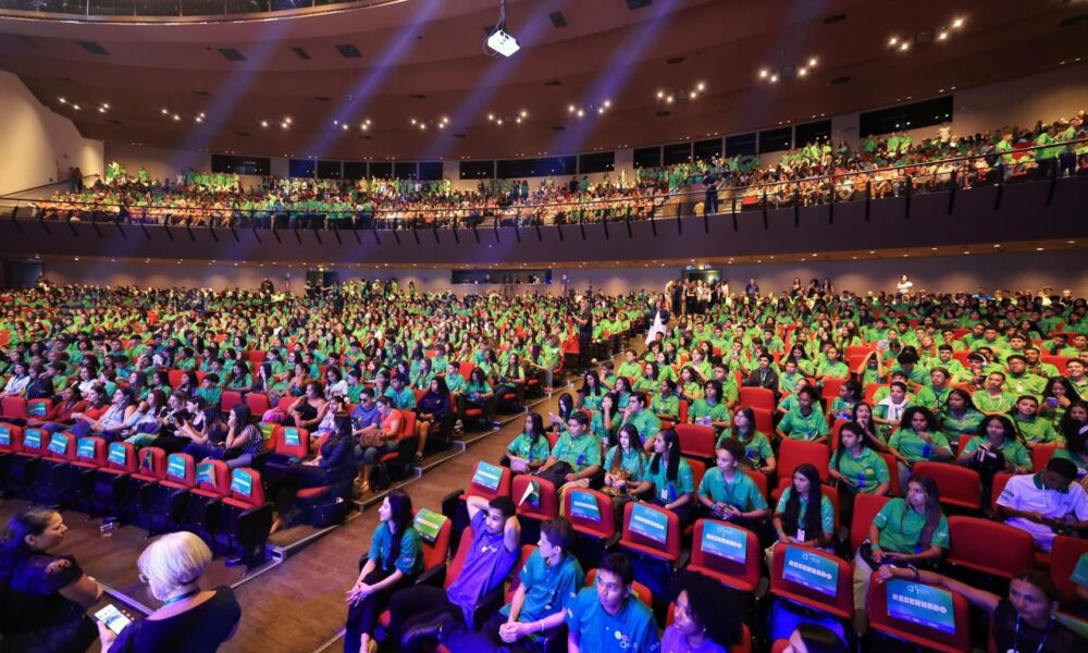 Governo recebe novos participantes do programa Aprendiz do Futuro