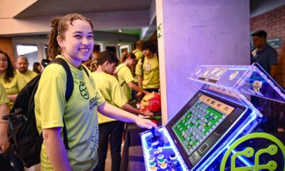 Tech é Social entrega cartões para alunos das Escolas do Futuro