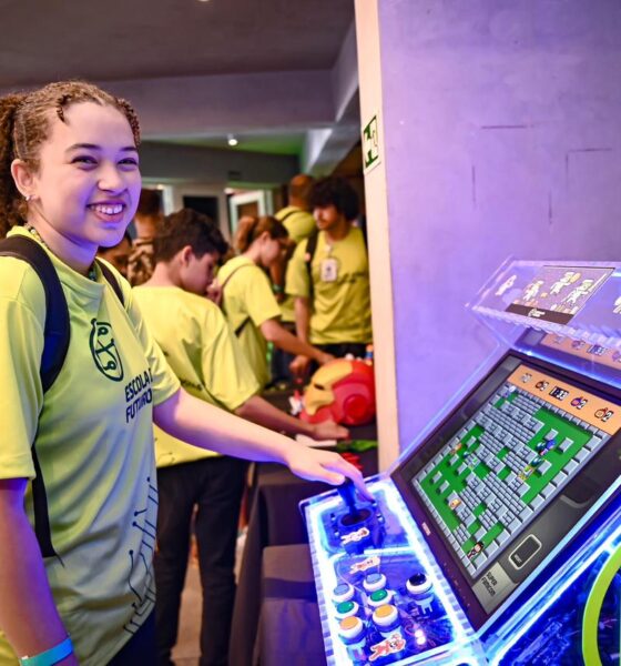 Tech é Social entrega cartões para alunos das Escolas do Futuro