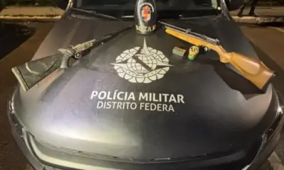 PMDF apreende duas espingardas e 132 munições após fuga de suspeito em área de invasão em Taguatinga