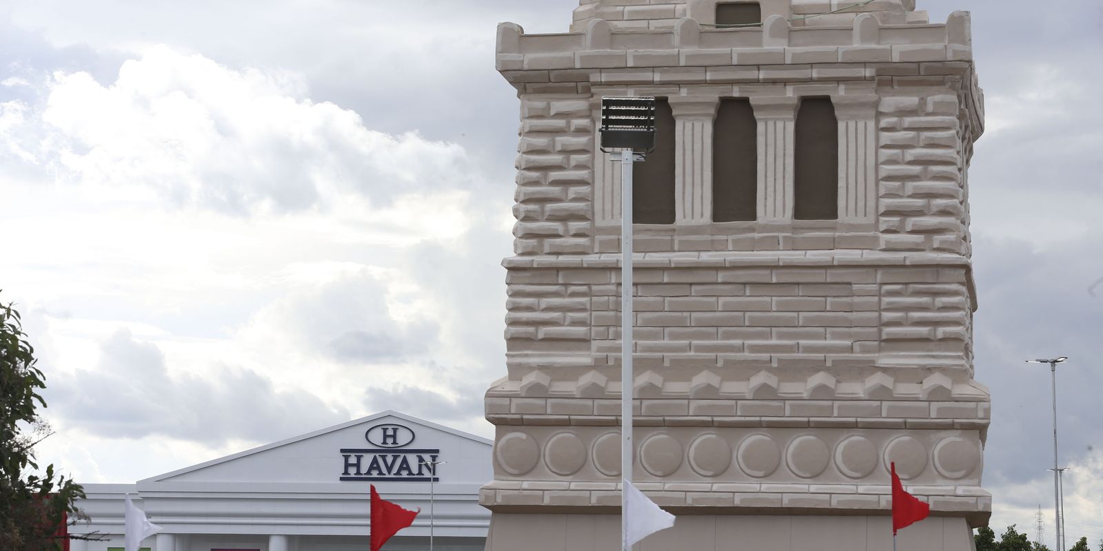 TST condena lojas Havan por racismo recreativo em caso envolvendo ex-funcionária