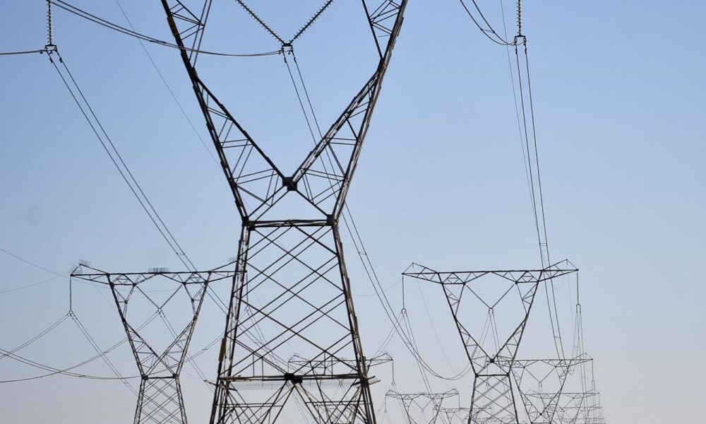 Aneel realiza leilão de cinco lotes de linhas de transmissão de energia