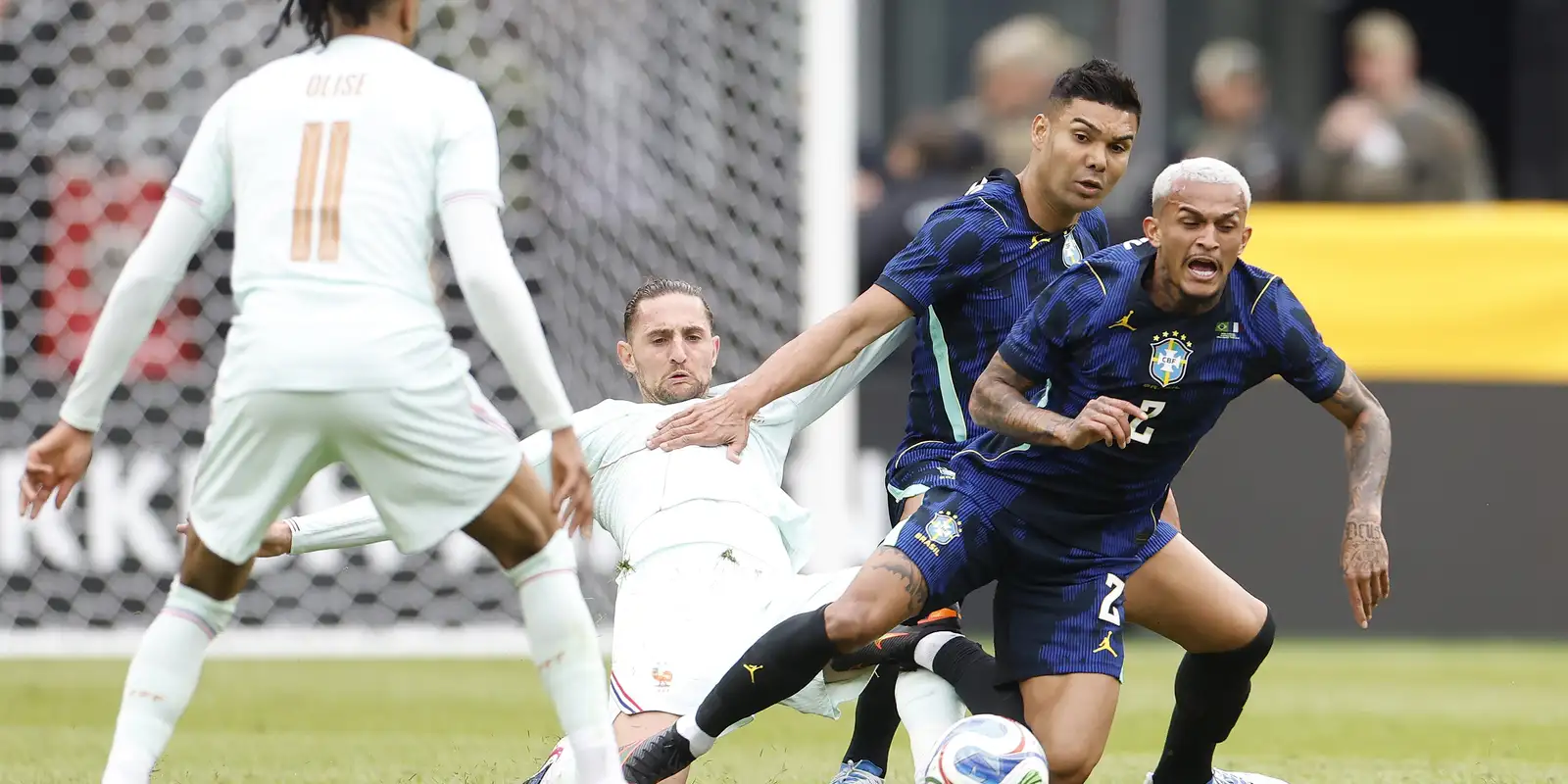 Brasil é derrotado pela França por 2 a 1 em partida nos EUA