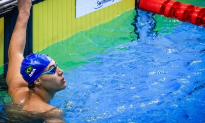 Arthur Xavier conquista medalha de prata nos 100m costas em competição em Barcelona