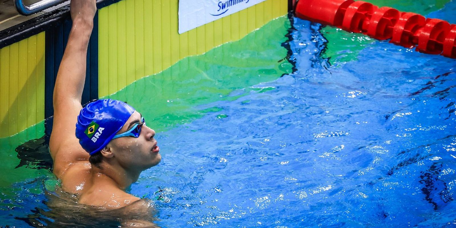 Arthur Xavier conquista medalha de prata nos 100m costas em competição em Barcelona
