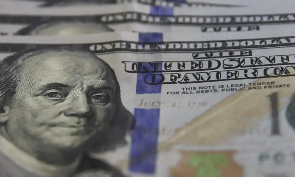 Dólar recua para R$ 5,17 e bolsa registra alta com expectativas relacionadas ao conflito