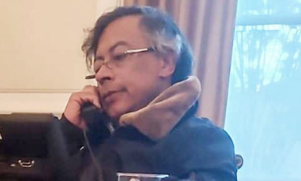 Petro afirma que Equador lançou bombas na Colômbia; Noboa refuta a acusação