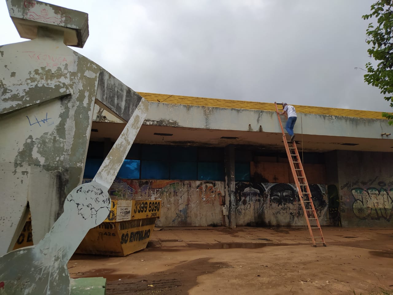 Governador Ibaneis Rocha anuncia reforma do Cine Itapuã, no Gama