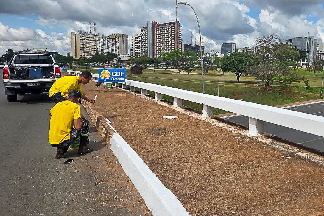 Pintura de viadutos e estruturas viárias no DF promove maior segurança no trânsito