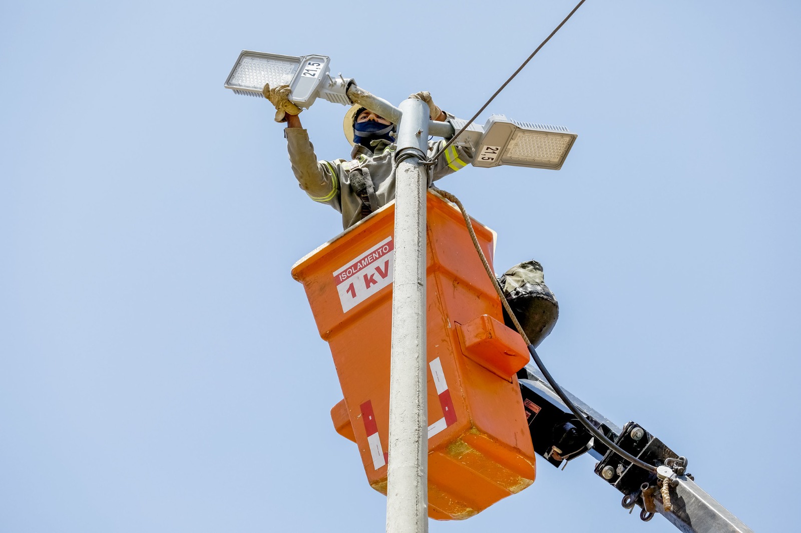 Iluminação no centro de Brasília é afetada por danos causados pelo plantio de árvores