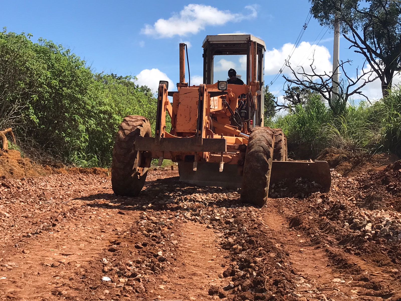 GDF intensifica manutenção de estradas rurais e reparos no asfalto em São Sebastião