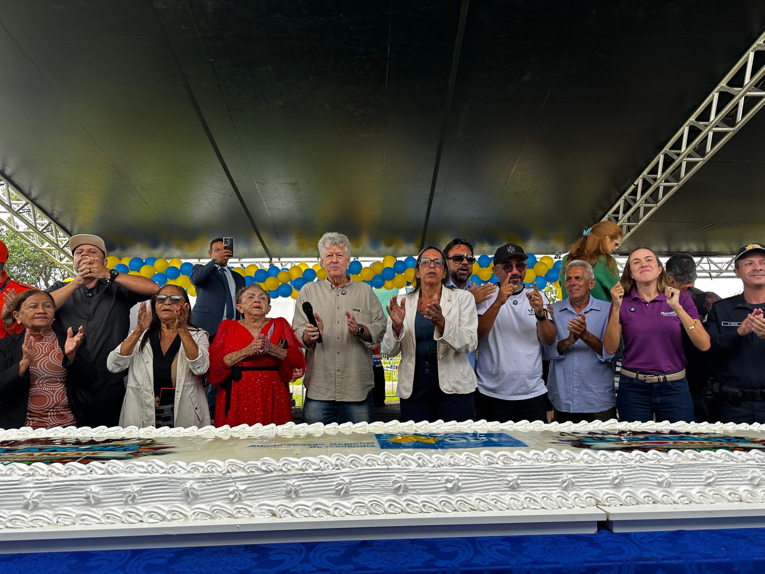 Ceilândia comemora 55 anos com cerimônia de corte de bolo na Praça do Trabalhador