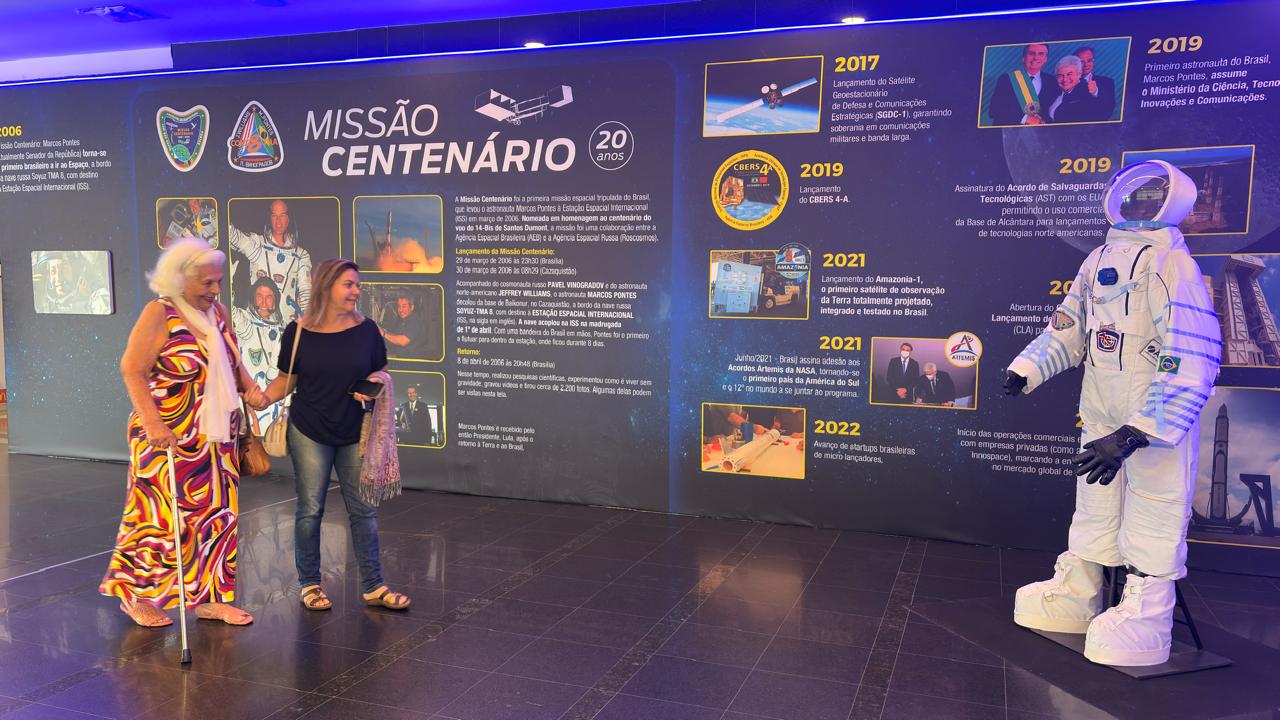 Exposição sobre a Missão Centenário incentiva estudantes a se interessarem pela ciência e a desenvolverem novos talentos