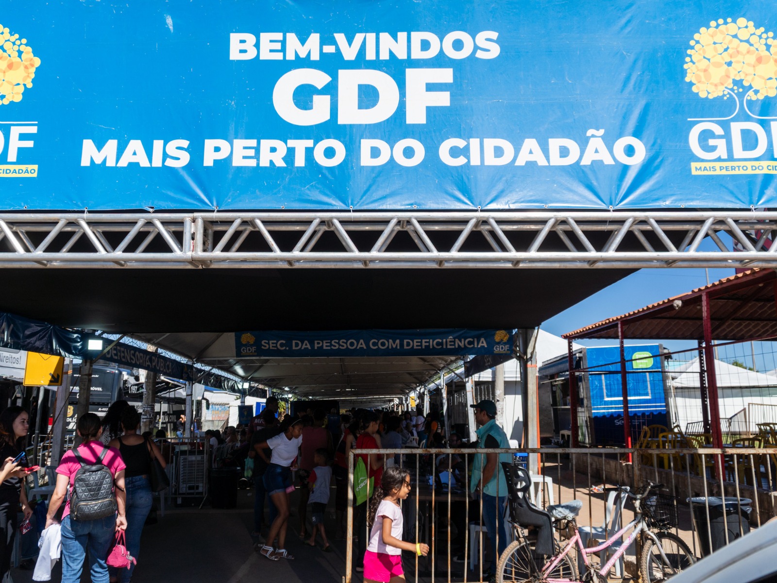 GDF Mais Perto do Cidadão atrai mais de 4 mil pessoas na Estrutural com serviços e atividades de lazer e cidadania.