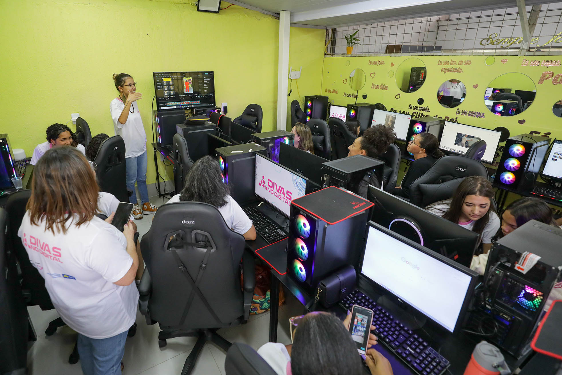 Divas no Digital oferece capacitação para mulheres em situação de vulnerabilidade se tornarem empreendedoras nas redes sociais