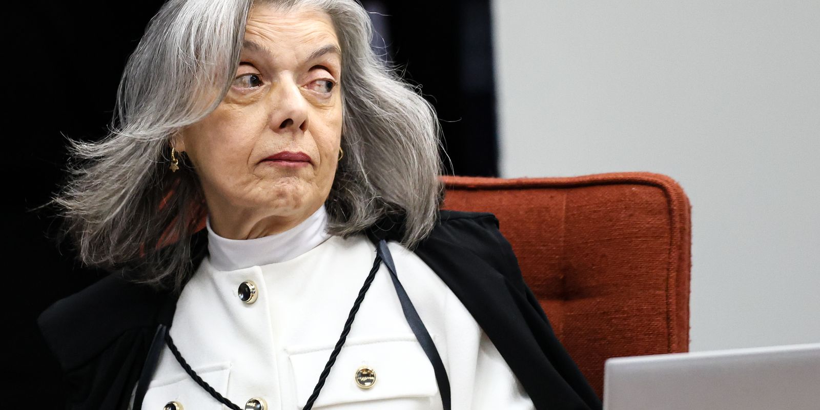 Cármen Lúcia menciona ameaça de bomba durante palestra para estudantes no DF