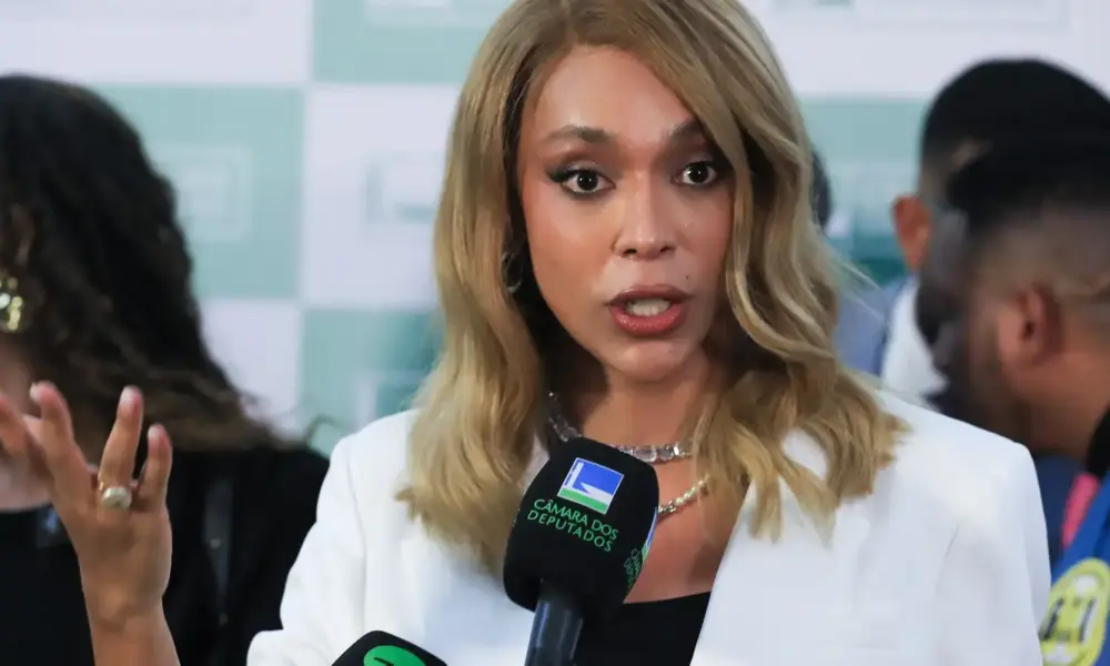 Ministério das Comunicações analisa denúncia de Erika Hilton contra Ratinho