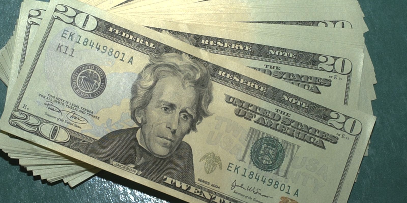 Dólar registra queda de 1,27% e bolsa tem alta de 3% na semana, mesmo com conflito em andamento