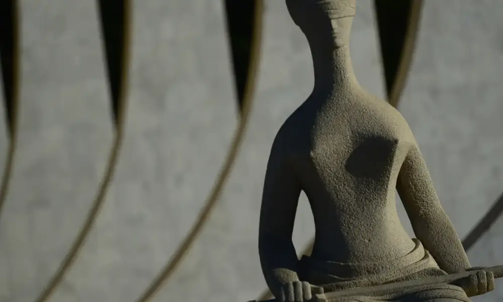 STF decide sobre cortes e manutenção de auxílios financeiros a juízes e membros do Ministério Público