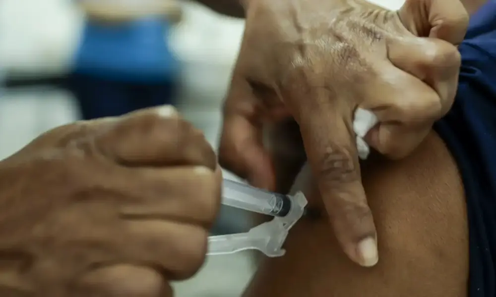 Campanha de vacinação contra a gripe tem início neste sábado em São Paulo