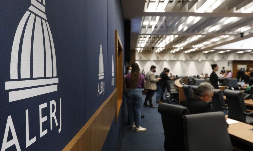 PL propõe que governo interino do RJ seja assumido pelo presidente da Alerj