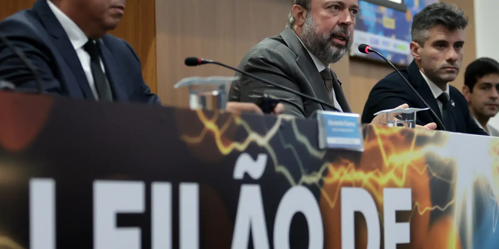 Leilão assegura 19 mil MW para reserva energética em evento histórico