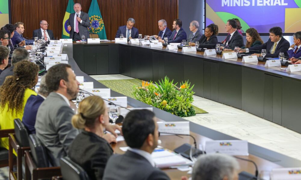 Ministros renunciam a cargos para concorrer nas eleições de 2026