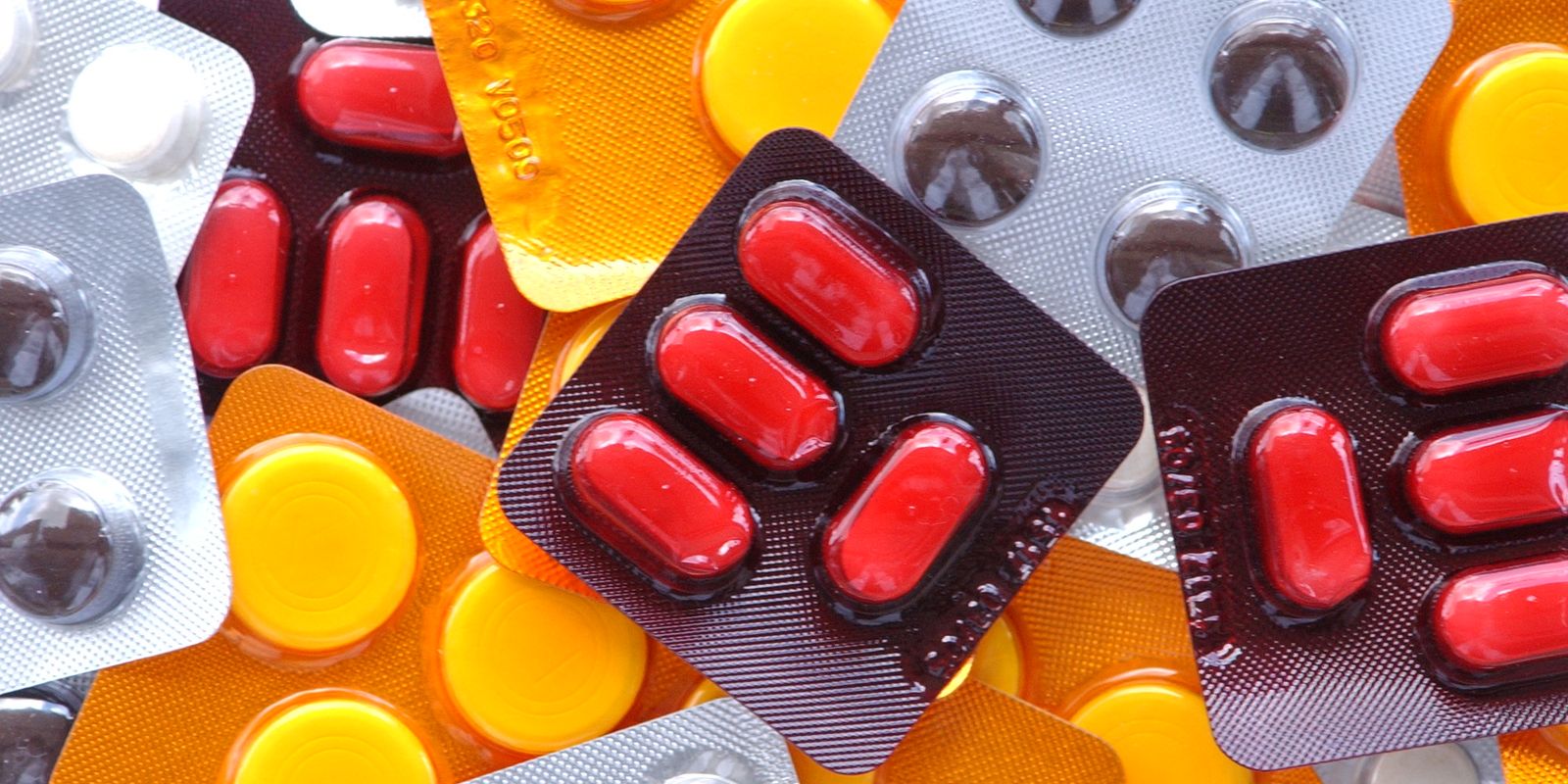 Cmed aplica multa a distribuidoras de medicamentos e defende regulamentação