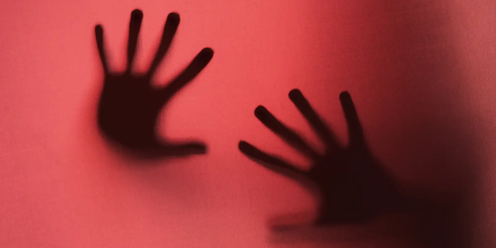 Projeto de lei propõe aumento da pena para vicaricídio; entenda o que é o crime