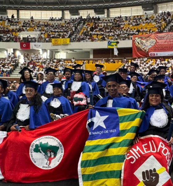 Festa em Recife comemora 30 mil alfabetizados por meio de programa social