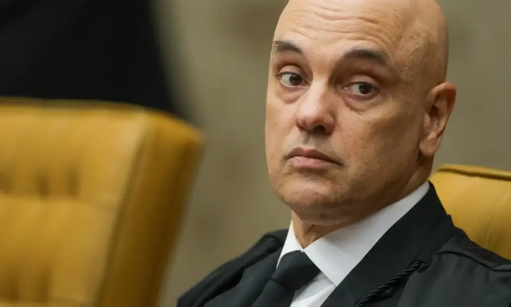 Moraes impõe novas restrições para voos de drones na residência de Bolsonaro