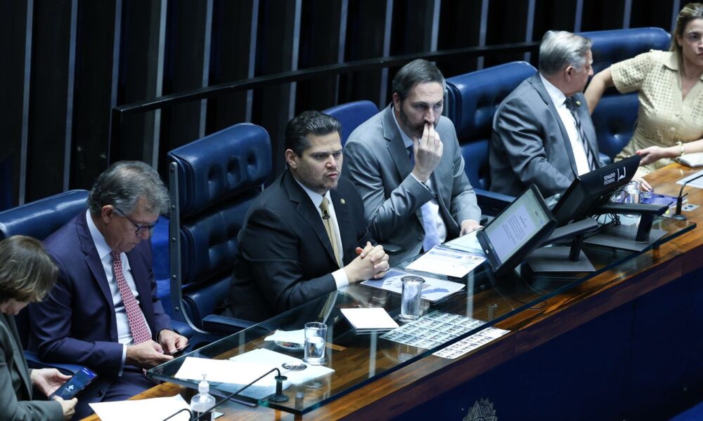 Senado aprova reconhecimento de estágio como experiência profissional