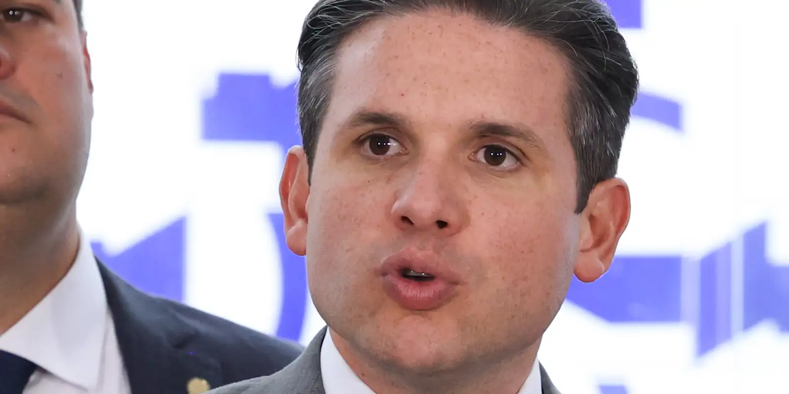 Motta anuncia que discussão sobre o fim da escala 6x1 ocorrerá por meio de PEC