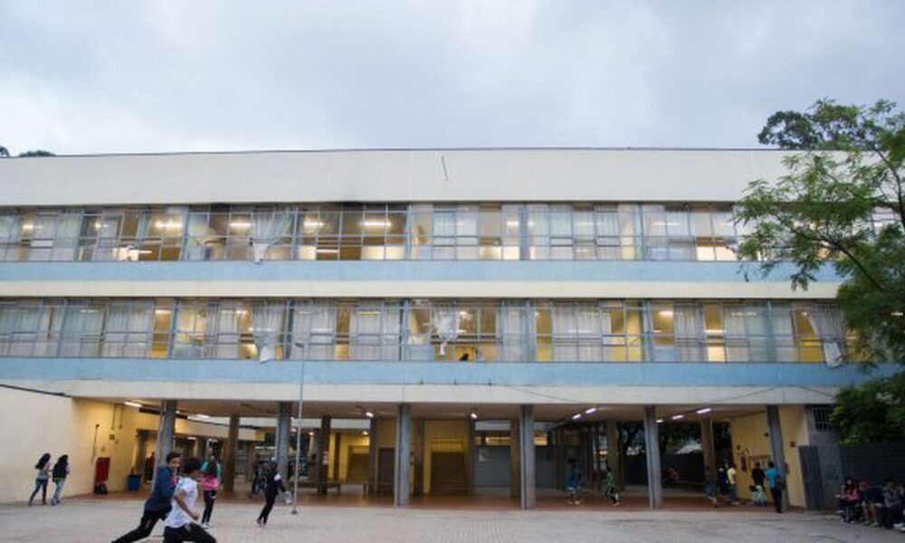 Professores do estado de SP encerram greve, mas continuam mobilização