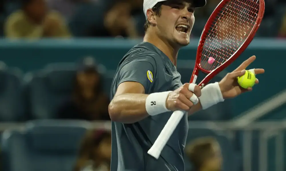 João Fonseca avança às quartas de final em Monte Carlo