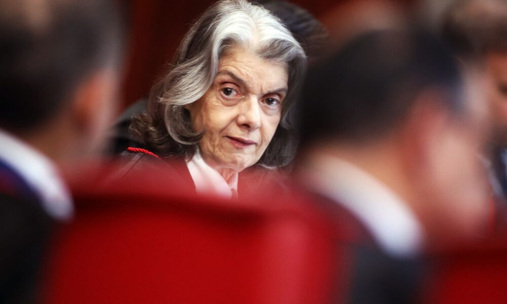 Cármen Lúcia antecipa eleição para sucessão no TSE