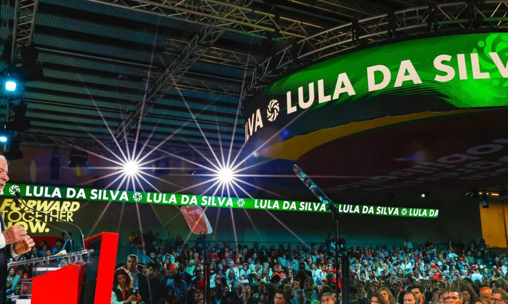 Lula se dirige a milhares de pessoas na Espanha e solicita coerência dos progressistas