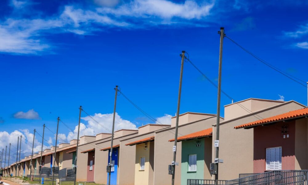 Governo de Goiás entrega casas a custo zero em Aragarças